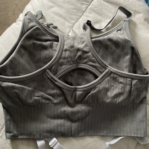 Sports bras - Picture 5 of 5